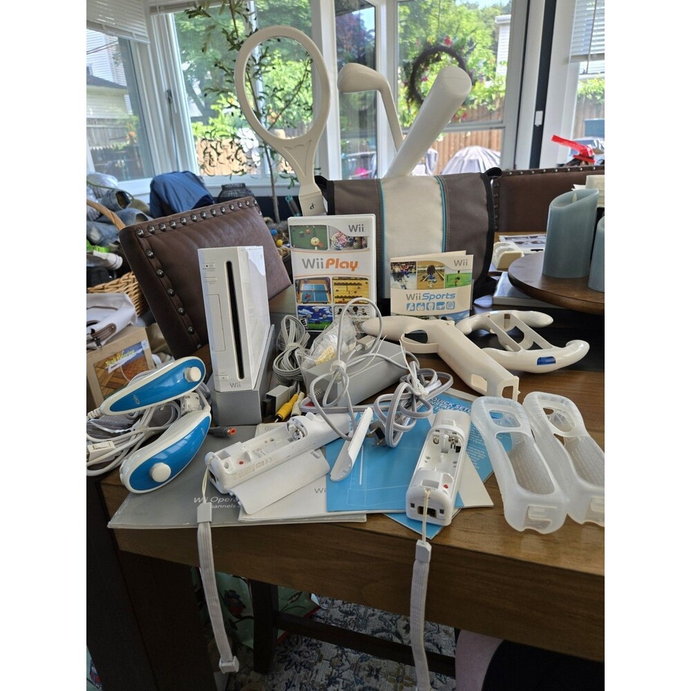Complete Nintendo Wii Video Game White Console Bundle Case, Games & Accessories